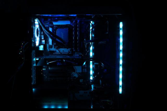 为信仰充值，NZXT（恩杰）HUE+ LED灯光控制套件体验